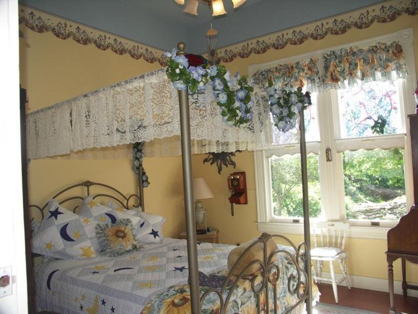 Robin'S Nest Bed & Breakfast San Andreas Room photo